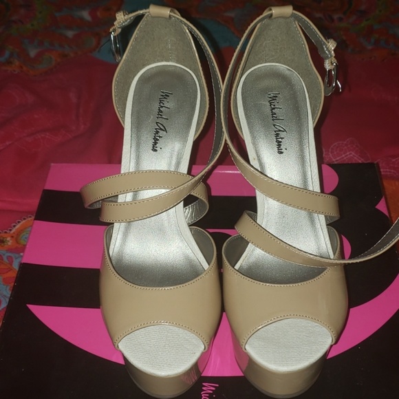 Nude Patent Pump - Picture 2 of 4